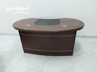  2 طاولات مكتب نظيف جدا