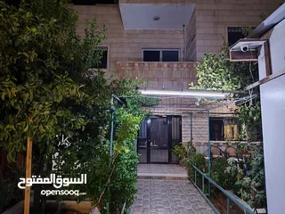  3 منزل للبيع موقع مميز و اطلاله مميزه و محدث بالكامل