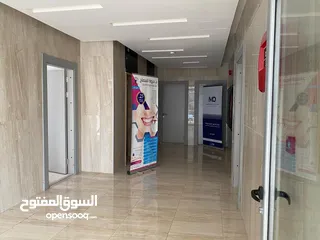  4 عياده حديثه البناء في عماره حديثه تحتوي على عيادات فقط في شارع الخالدي وقريبه من مستشفى الخالدي.