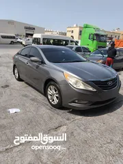  4 HYUNDAI SONATA