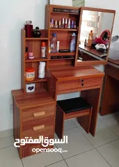  1 ميز تواليت مع طابورية