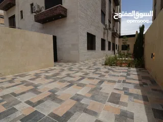  1 شقة شبه أرضي مساحة (190م) داخلي (100م) خارجي للبيع في أرقى مناطق ام حجير شفا بدران