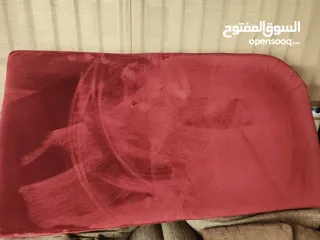  1 طقم كنب جلوس نوع زاوية  يكون من قطعتين بلونين خمري وبيج