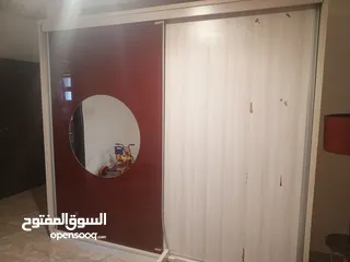  4 تخت مجوز مع خزانة مع 2 كوميدينا للبيع