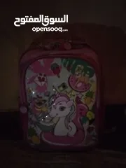  1 حقيبة مدرسية للبنات