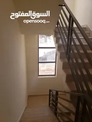  2 فيلا مستقله للبيع في الجبيهة حي المنصور مطله ع شارع الأردن بسعر مناسب