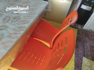  2 طاولة مع كراسي للبيع