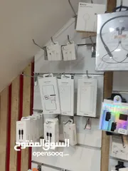  12 بضاعة محل للبيع