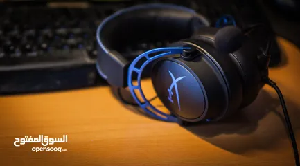  10 سماعة hyper x alpha s للبيع مستعمله بحاله جيده جدا هايبر اكس الفا س لون ازرق و اسود