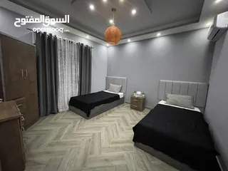 24 بليط سوريكفائة أوربية بأنامل ذهبية وكافة اعمال السيراميك والرخام والبورسلان وبديل الرخام والخشب