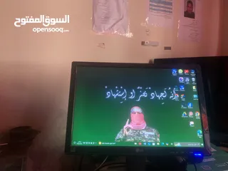  1 شاشة LG للبيع  بسعر 10 واللون تبع الشاشة ضارب على خضار بس مش مأثر على اي اشي