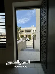  10 شقة ارضية/ 141م/مدخل مستقل/ موقف سيارة مستقل/ شفا بدران/ صرف صحي واصل