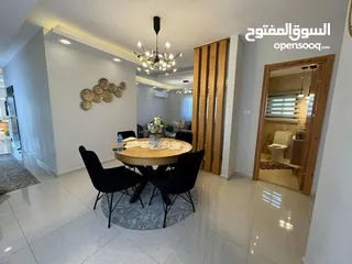  4 شقه طابقيه مساحه صافي 181 متر