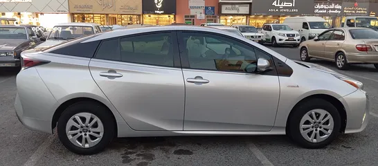  4 Toyota Prius 2017