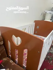  1 سرير طفل مع مندر