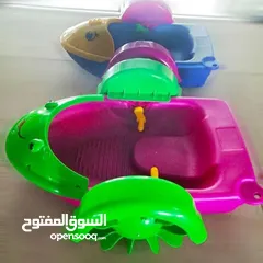  3 قارب بدالات اطفال للبحر وبرك السباحة والنهر مع نطاطه بهلوانيه  التنتين للتاجير للشاليهات