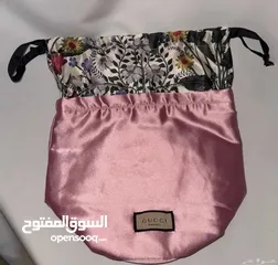  1 شنطة/ باوتش غوتشي اصلي جديد لم يستخدم من قبل للبيع