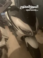  4 Aprilia SXR 160