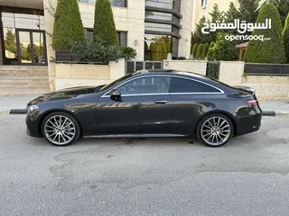  4 Mercedes-Benz E200 Coupe AMG 2022