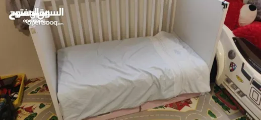  2 سرير اطفال من IKEA مع مرتبة جديدة