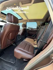  5 Volkswagen Touareg 2014 (Brown)