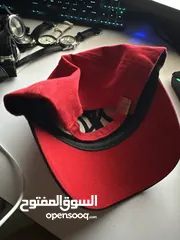  2 كاب احمر نيويوركر للبيع حط سعرك و شله