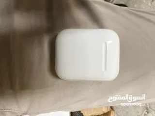  2 Apple AirPods 2
