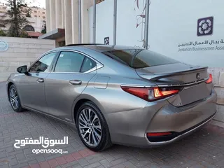  18 Lexus ES 300