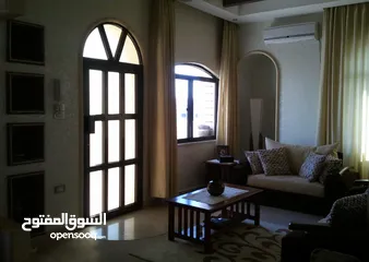  13 بيت للبيع من 3 طوابق ومساحه الارض 750م اربد منطقه البارحه