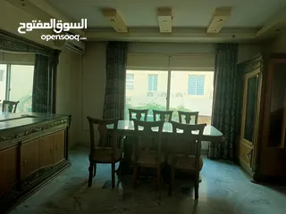  5 غرفة سفر مع كراسي