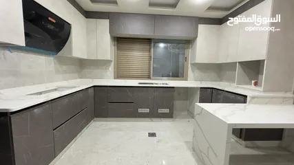  6 شقق جديدة للبيع مطبخ راكب قرب قصر العوادين مساحة 175م