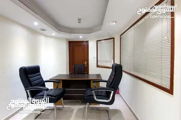  2 مكتب مميز و مطل للإيجار في منطقة المقابلين مجهز بالكامل