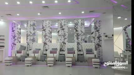  10 .صالون للعناية بالاظافر و سبا    .                          .Nails Spa &More .