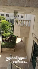  12 فيلا للبيع