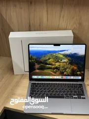  1 MacBook Air 2022/ M2-Chip/ 256 SSD/ 8RAM
