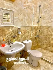  10 فندق للبيع ( خلو ) وليس عقار البيع يشمل ( اثاث ورخصه الفندق فقط )