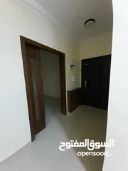  2 للايجار شقه مميزه سوبر ديلوكس تتكون من3نوم مع الماستر2حمامات صاله صالون مطبخ بلكون والموقع بالتفاصيل