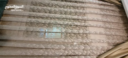  6 طقم كنب وستارة للبيع بداعي السفر استعمال خفيف شبه الجديد الستاره تفصيل