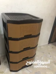  1 خزانة بلاستيك اربع جوارير شبه جديدة للبيع
