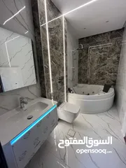  7 بأفخم التشطيبات الفندقية و في اجمل طريق المطار قرب كلية لومينوس
