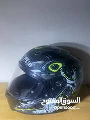  4 خوذه فل فيس مصنف ، مستعمل شبه جديد