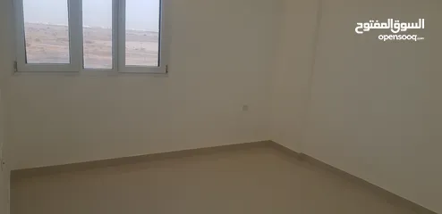  10 شقة للايجار فب المعبيلة بجوار نستو و مسقط مول وسوق بن راشد مع بقرب الخدمات