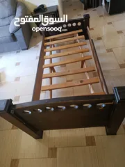  2 سرير خشب لاتيه عدد 2 للبيع نفس الشكل