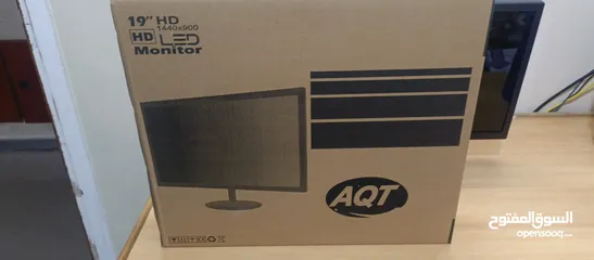  4 شاشة AQT هي شاشة عرض بقياس 19 بوصة من نوع LED، توفر تجربة مشاهدة واضحة بدقة HD 1440×900بكسل