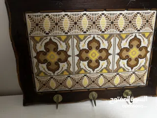  5 مرايا وعلاقة تطريز يدوي .. شغل يدوي متقن مع اطار خشب