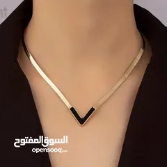  1 V-Shaped Pendant Necklace With Geometric Dangle Earrings Set