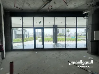  3 محل تجاري للإيجار في قلب رفيرا مشروع به 75 بنايه سكنيه بالقرب من برج خليفه
