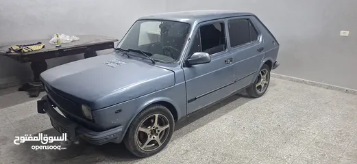  1 فيات 127موديل 1980غيار عادي ماتور 900قانوني عليها ترخيص سنة