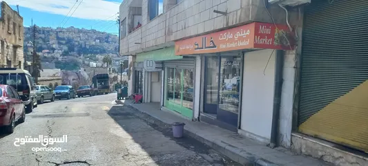  2 بقالة للبيع بسعر مغري و موقع قوي معظم السكان اجانب