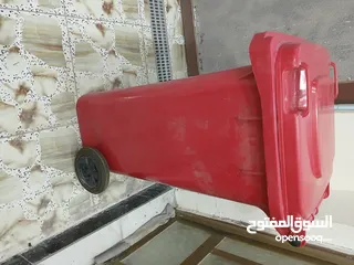  2 حاويه نفايات